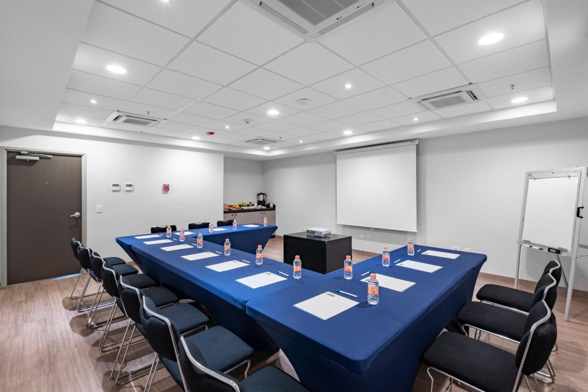City Express Junior By Marriott Merida Altabrisa Экстерьер фото