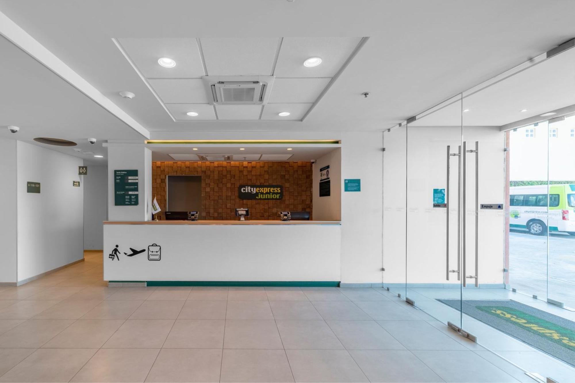 City Express Junior By Marriott Merida Altabrisa Экстерьер фото