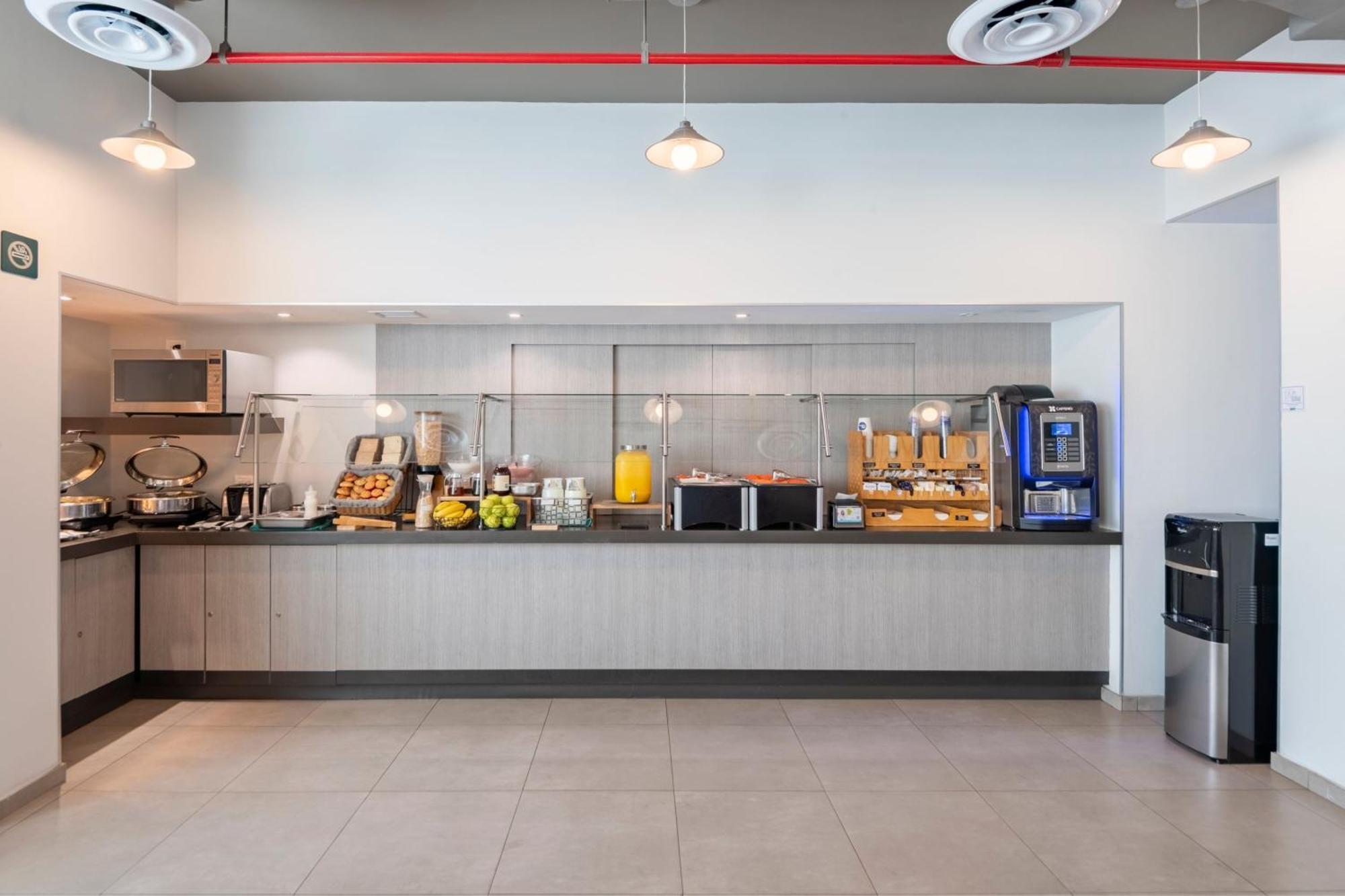 City Express Junior By Marriott Merida Altabrisa Экстерьер фото