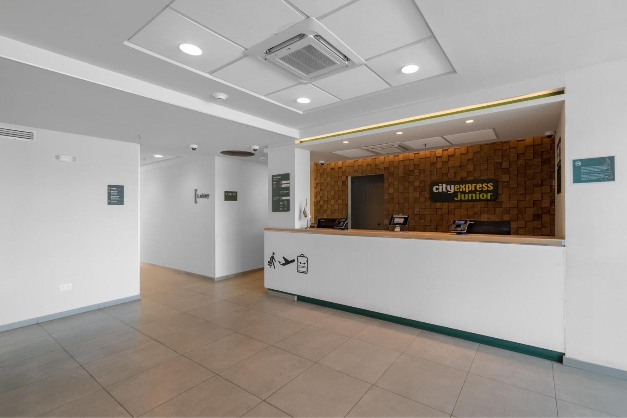 City Express Junior By Marriott Merida Altabrisa Экстерьер фото