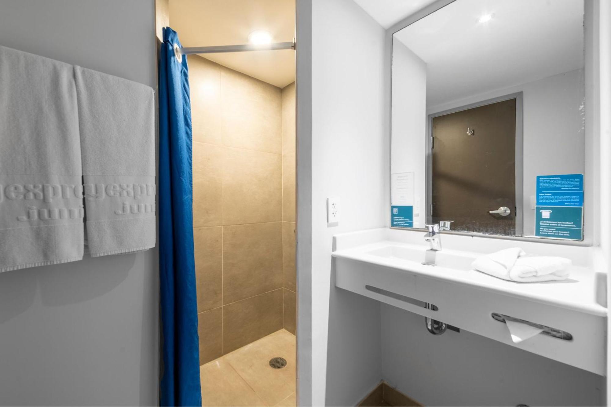 City Express Junior By Marriott Merida Altabrisa Экстерьер фото