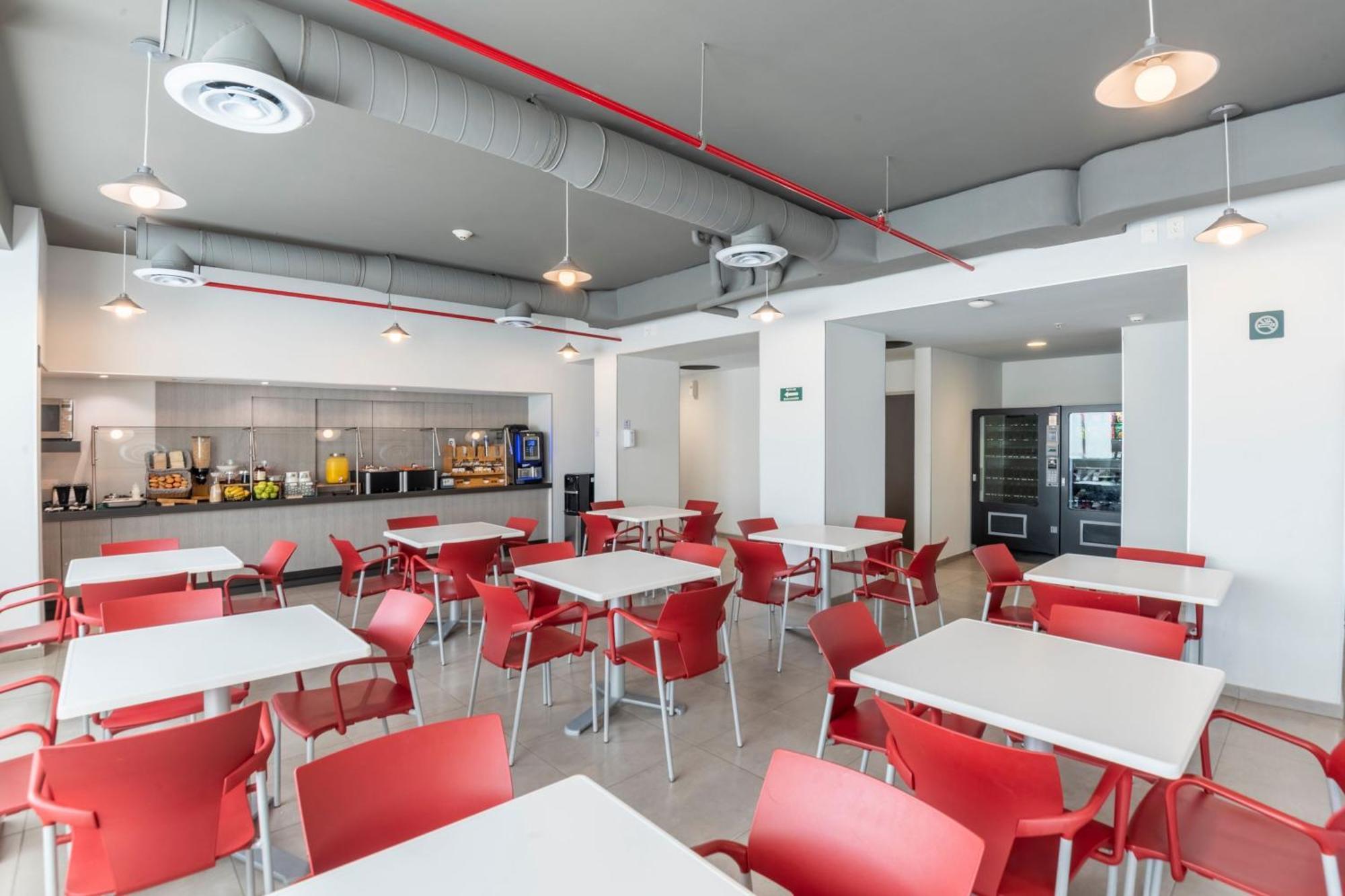 City Express Junior By Marriott Merida Altabrisa Экстерьер фото