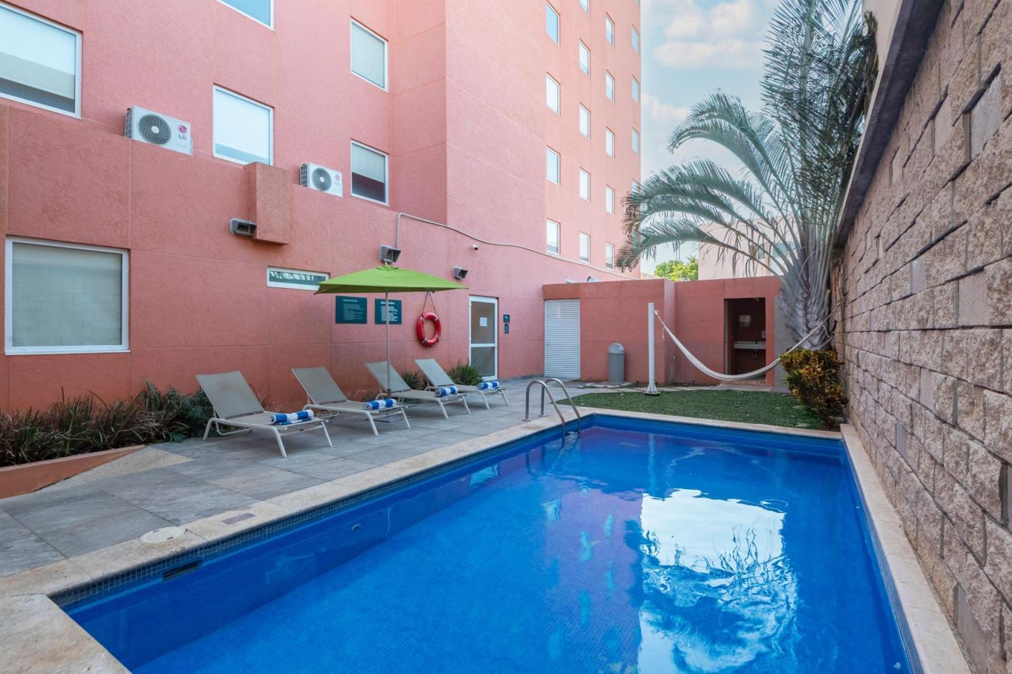City Express Junior By Marriott Merida Altabrisa Экстерьер фото